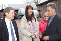 Comissioner Dacian Cioloş with the owners of Kaigari Farm 