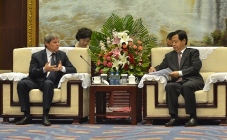 Heilongjiang Governor, Wang Xiankun, on the right, and Dacian Ciolos