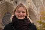 Одри Либр, на 21 г., се връща в колежа в Шампан, Франция, за да получи квалификация като стажант цветар.