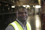 Serge Mbami (38 lat) z Limerick (Irlandia) dostał stałą pracę po odbyciu praktyki w zakresie logistyki łańcucha dostaw.