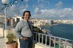 Джордж Мифсуд, на 60 г., получава нов старт в живота като работник по поддръжката на транспортната инфраструктура в Малта.
