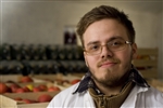 Андрей Ловренчец, на 22 г., преминава обучение на работното място в областта на селското стопанство в регион Прекмурие, Словения.
