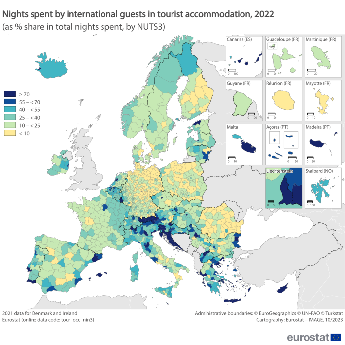 Map showing percentage share in total nights spent by international guests in tourist accommodation in the EU and surrounding countries. Each NUTS 3 region is colour-coded within a certain range for the year 2022.