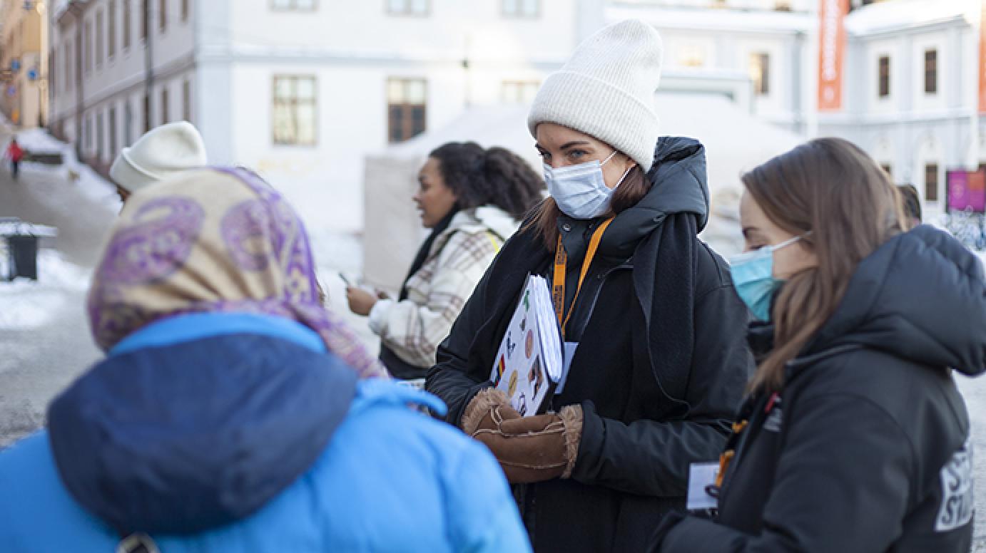 Project worker meeting street homeless in Sweden